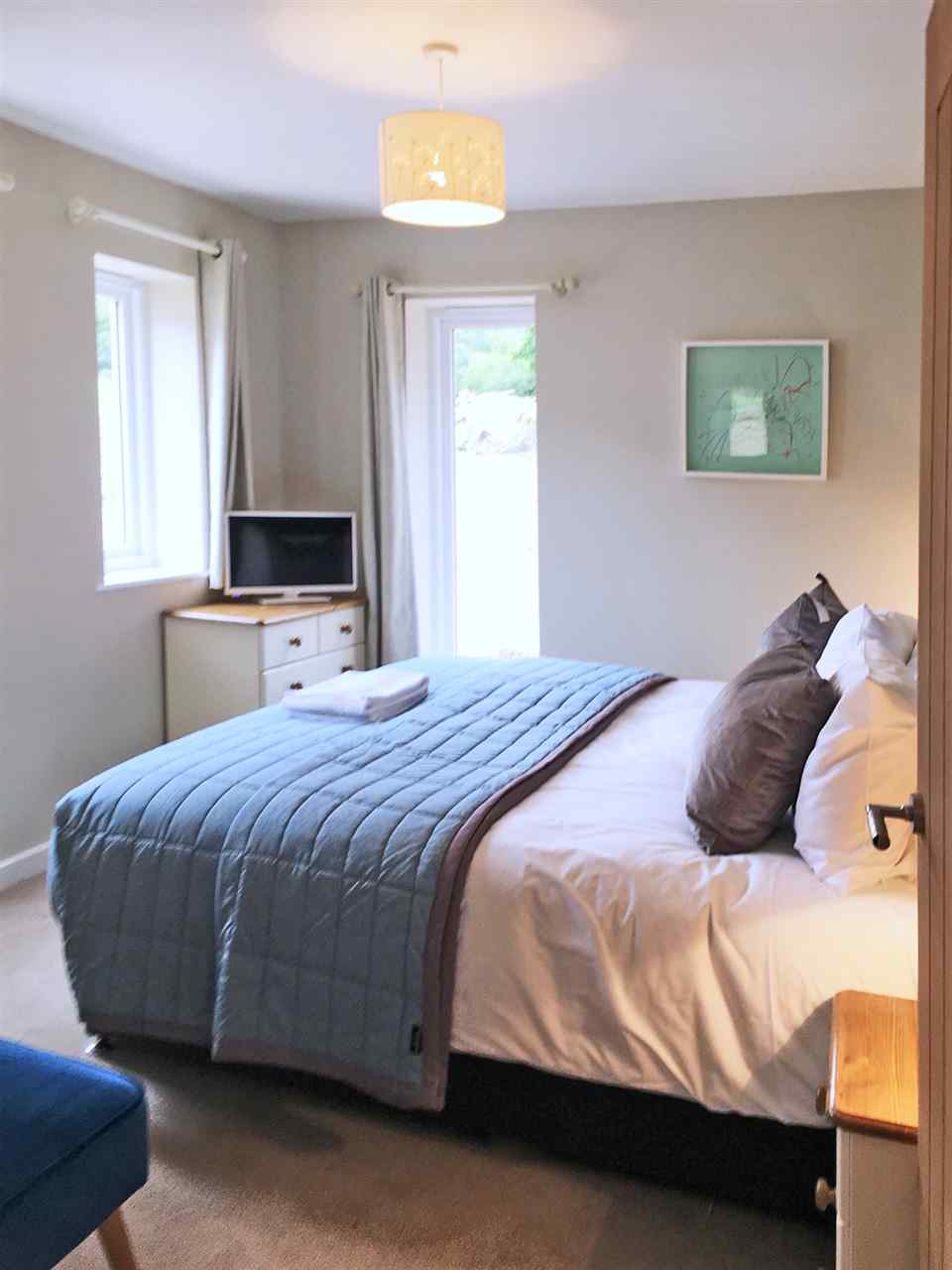 resized-2349823-Superking bedroom with zip and Link beds.jpg